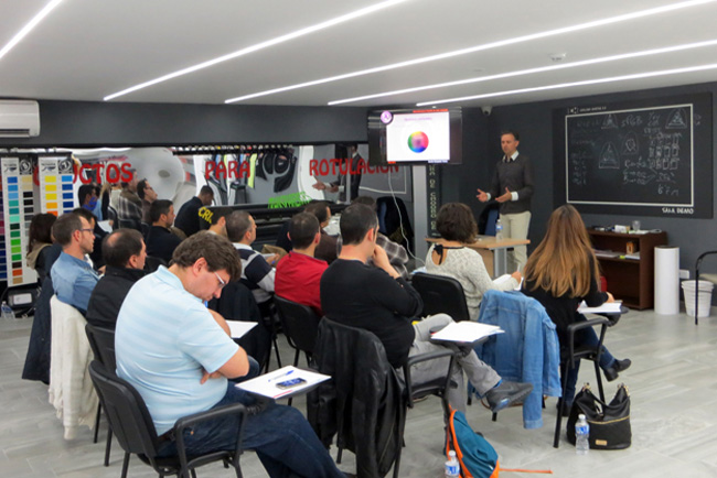 Primer curso de color en impresión digital en la nueva sala demo de Emiliano Martín