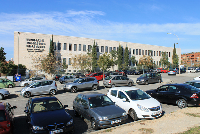 El presidente de la Generalitat, Carles Puigdemont, visita la Escuela Antoni Algueró para inaugurar el curso y dar el pistoletazo de salida a Territori Special-Sant Just Desvern 2017
