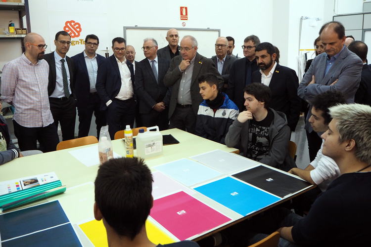 Los consellers de Educacin Josep Bargall y de Trabajo, Asuntos Sociales y Familias Chakir el Homrani visitan la Escuela de artes grficas Antoni Alguer