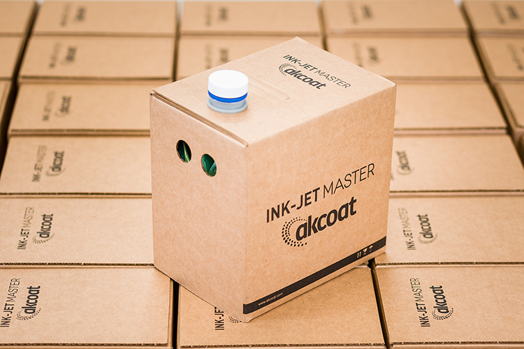 Akcoat se convierte en la primera empresa del sector de tintas cermicas en incorporar un sistema de packaging sostenible para lquidos en colaboracin con Hinojosa