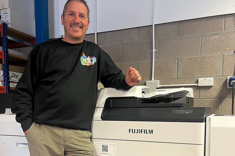 Una primicia en el Reino Unido: XDP Digital invierte en una prensa Revoria SC285S de 5 colores 5UPER COLOR