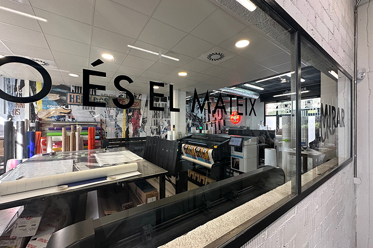 HP impulsa una nueva era del sector gráfico con la primera instalación en España de la impresora HP Latex R530 en la empresa GPU