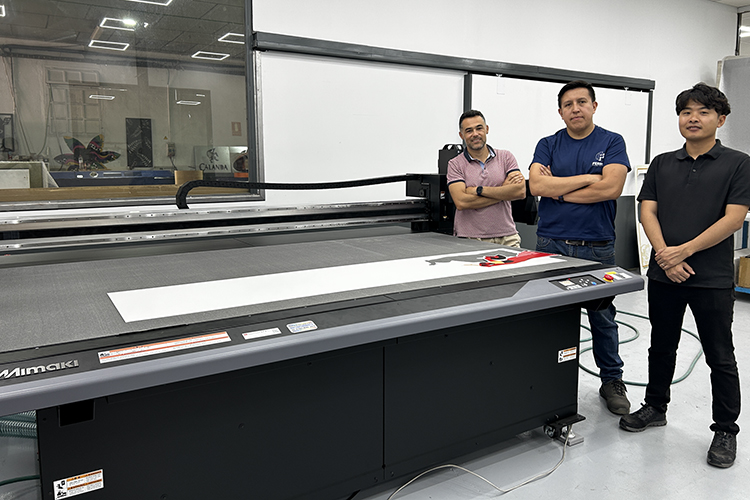 Diseños Metálicos Ferrum instala la primera solución combinada Mimaki JFX200-2513EX y CFX-2513 en Iberia