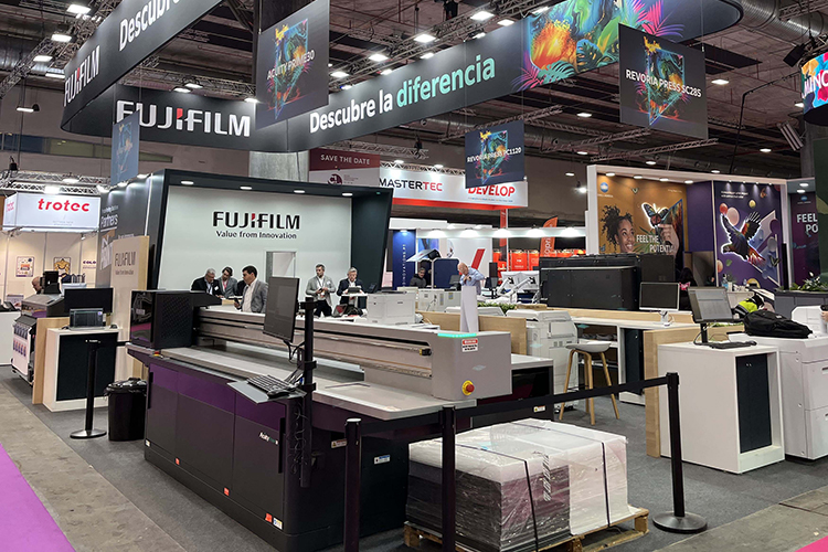 Fujifilm muestra en C!Print Madrid su papel como socio integral para la comunicación impresa
