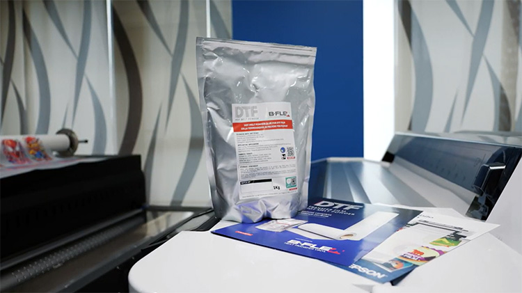 Meses de pruebas de la gama B-FLEX DTF junto con técnicos de EPSON, con un resultado excepcional: colores brillantes y duraderos, detalles ultra nítidos y una sensación suave y elástica en la mano