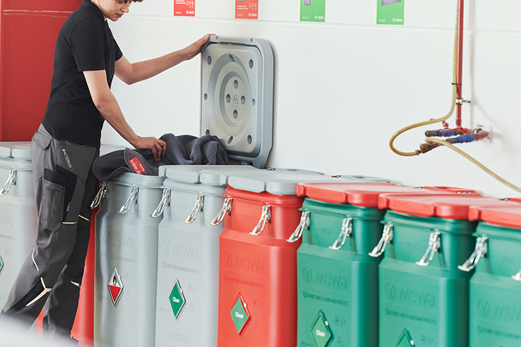 Sostenibilidad en el taller: Mewa presenta una solución circular para la absorción de aceites