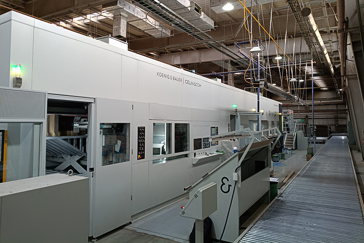 Koenig & Bauer Celmacch instaló una nueva Chroma CUT High Tech 2400 en sambo corrugado en Corea del Sur