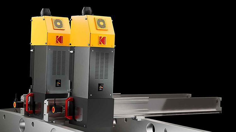Cómo elegir la estrategia de impresión adecuada para la producción híbrida. Cabezales de inyección de tinta individuales o barras de impresión preconfiguradas