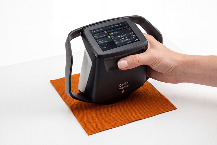 X-Rite Pantone lanza Spectura para mejorar la calidad del color conectado, desde el laboratorio hasta la producción